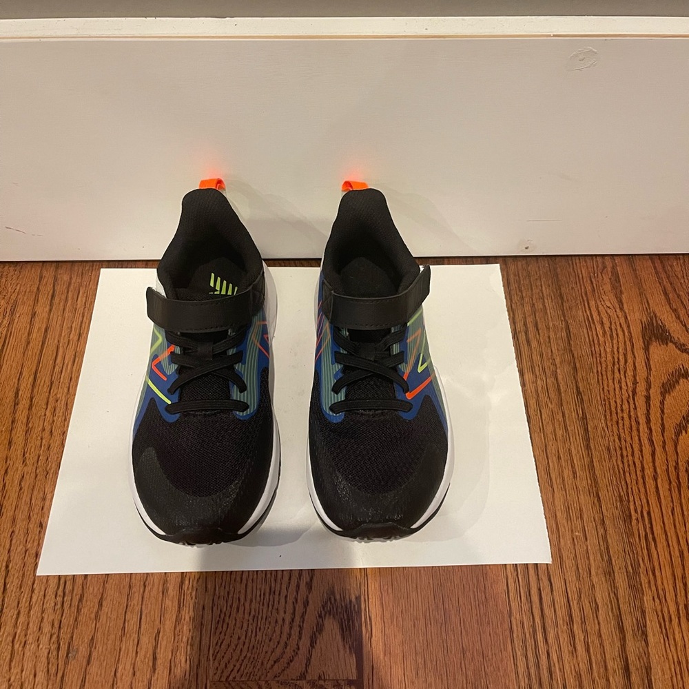 New Balance Sneakers with bungee laces & top strap sz 13.5 XW (brand new)